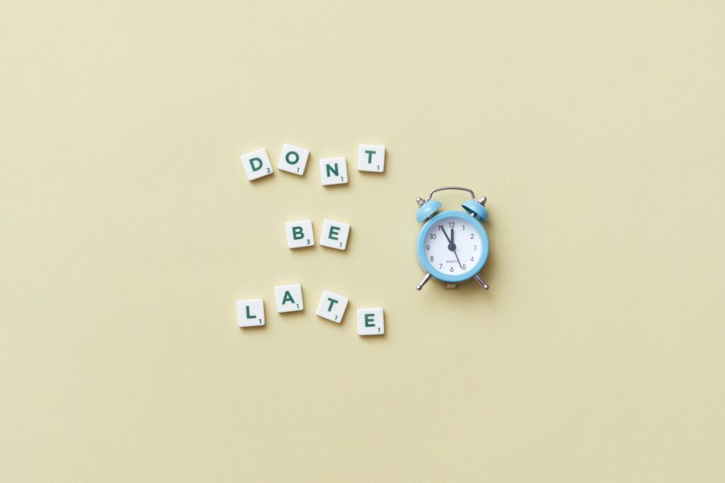 "Don't be late" sentence beside the alarm clock 