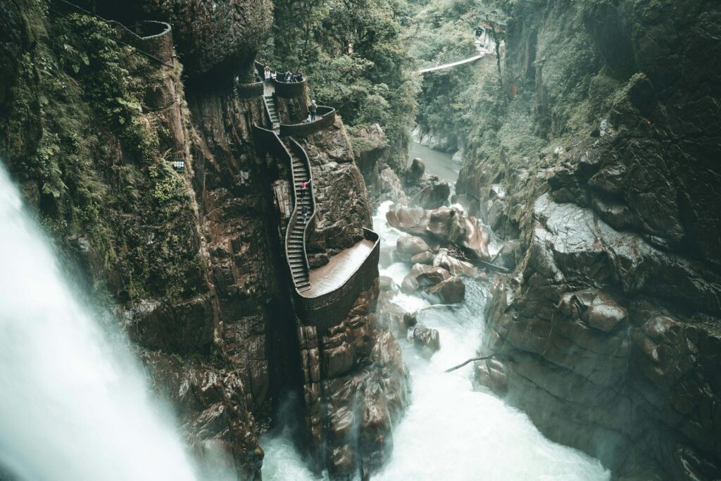 Agoyan waterfall in Ecuador:  Fantastic experience for a adventurous traveler 